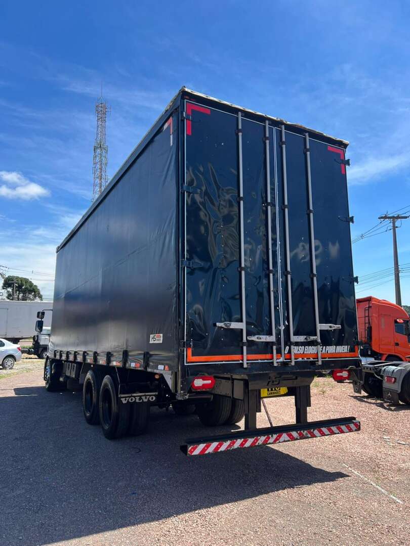 Caminhão VOLVO VM 260 Baú Sider ANO 2007 de 116 Caminhões no Paraná