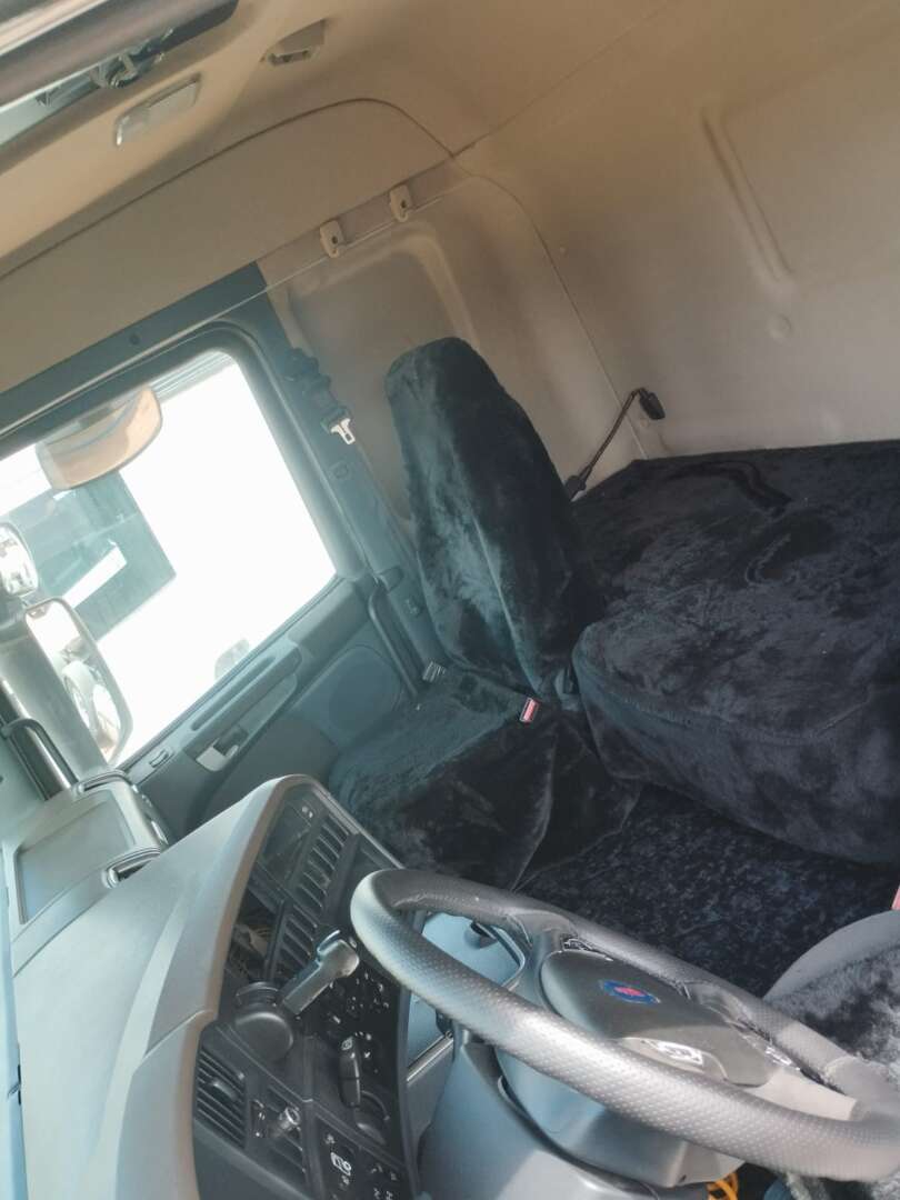 Caminhão SCANIA 440 Cavalo Mecânico ANO 2013 de 116 Caminhões no Paraná