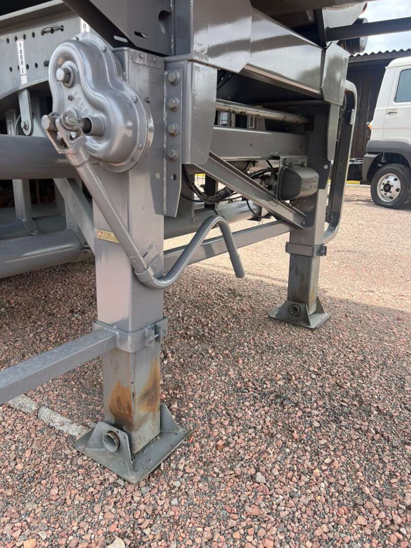 Carreta SEMI-REBOQUE TANQUE ACO Noma ANO 2015 3 Eixos de 116 Caminhões no Paraná