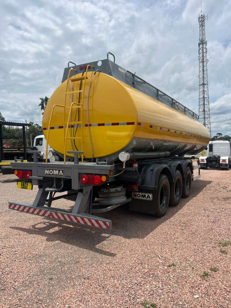Carreta SEMI-REBOQUE TANQUE ACO Noma ANO 2015 3 Eixos de 116 Caminhões no Paraná