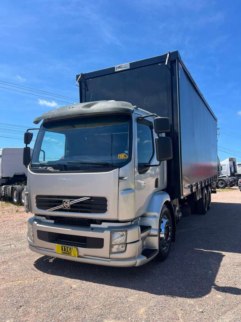 Caminhão VOLVO VM 260 Baú Sider ANO 2007 de 116 Caminhões no Paraná