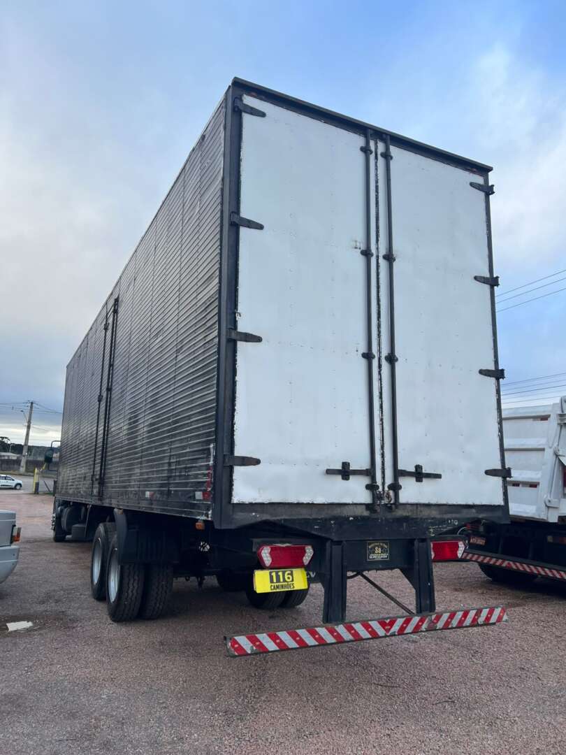 Caminhão VOLVO VM 260 Baú Furgão ANO 2008 de 116 Caminhões no Paraná