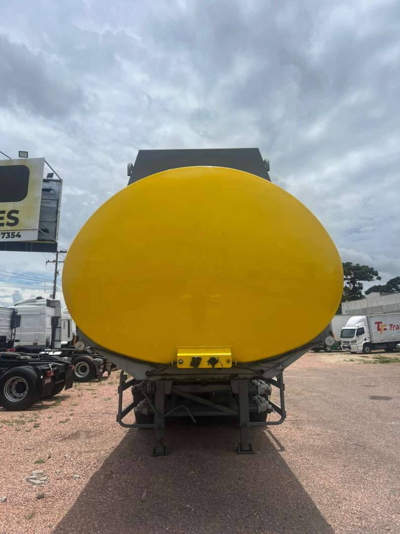 Carreta SEMI-REBOQUE TANQUE ACO Noma ANO 2015 3 Eixos de 116 Caminhões no Paraná