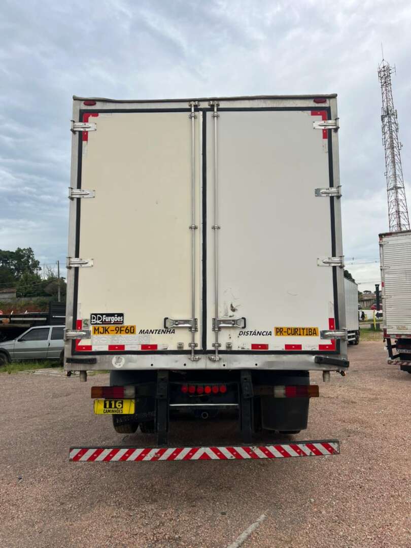 Caminhão MERCEDES BENZ MB 2426 Baú Frigorífico ANO 2013 de 116 Caminhões no Paraná
