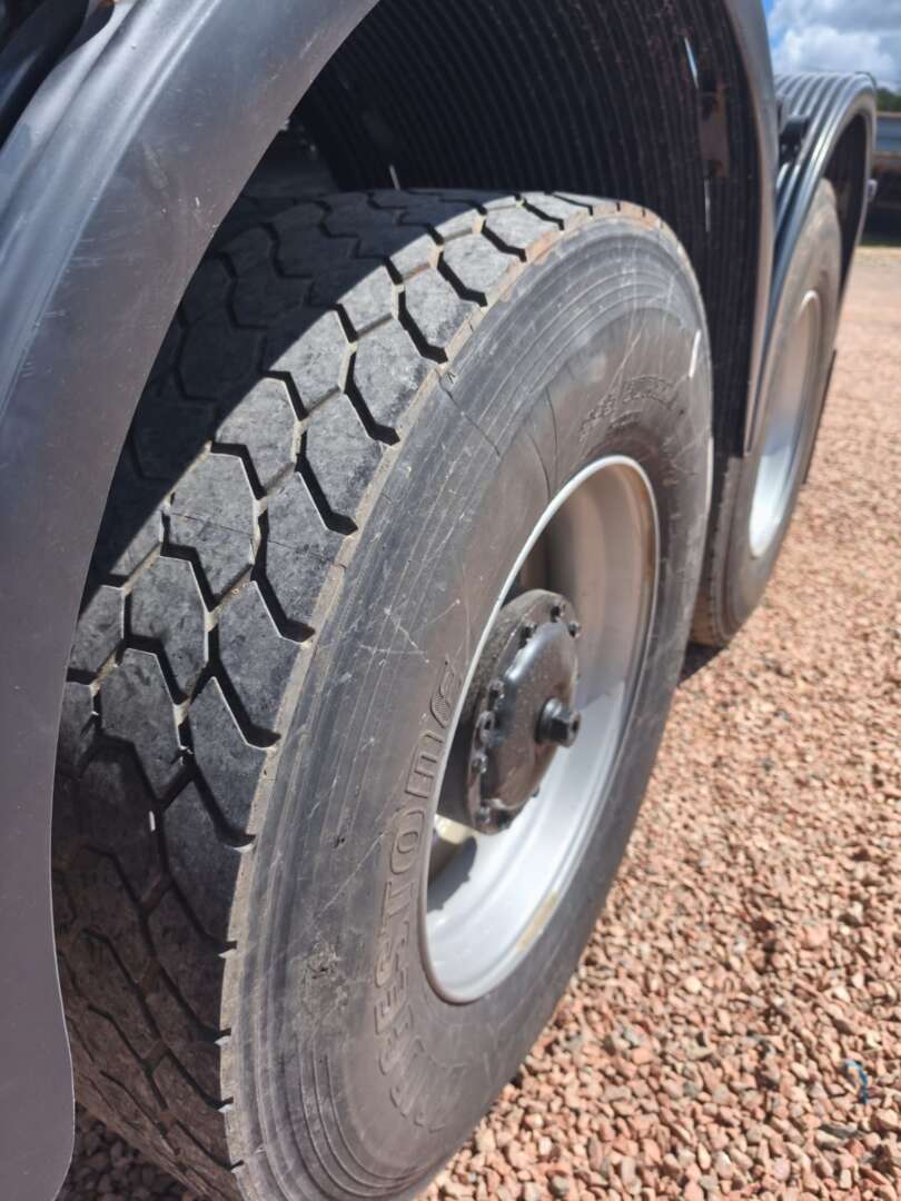 Caminhão MERCEDES BENZ MB 1938 Cavalo Mecânico ANO 2004 de 116 Caminhões no Paraná