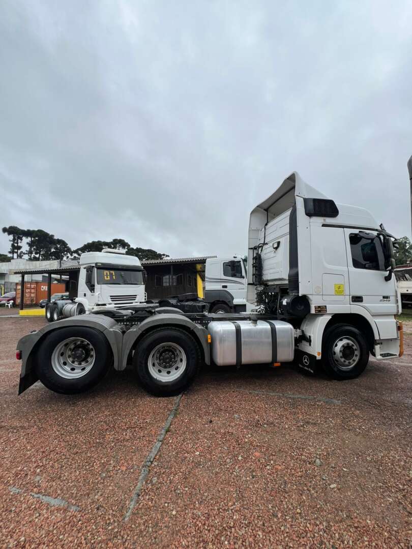 Caminhão MERCEDES BENZ MB 2546 Cavalo Mecânico ANO 2019 de 116 Caminhões no Paraná