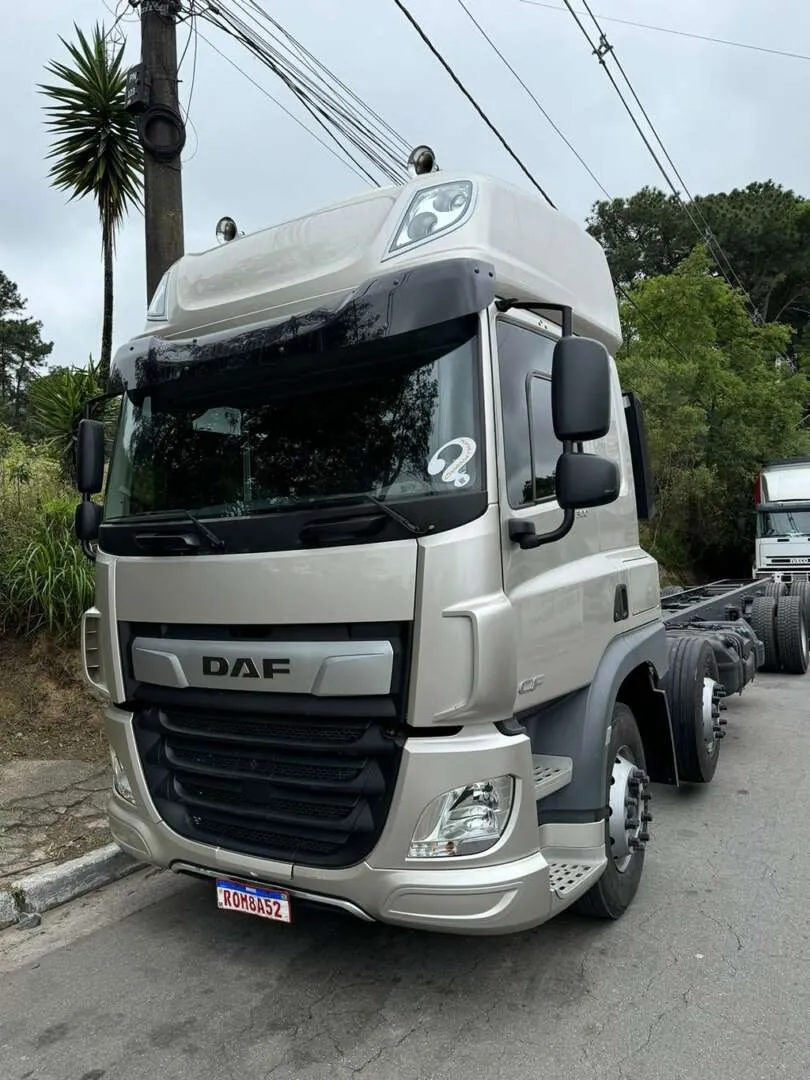 Caminhão DAF CF 300 Baú Sider ANO 2023 de Mayra Thais em São Paulo