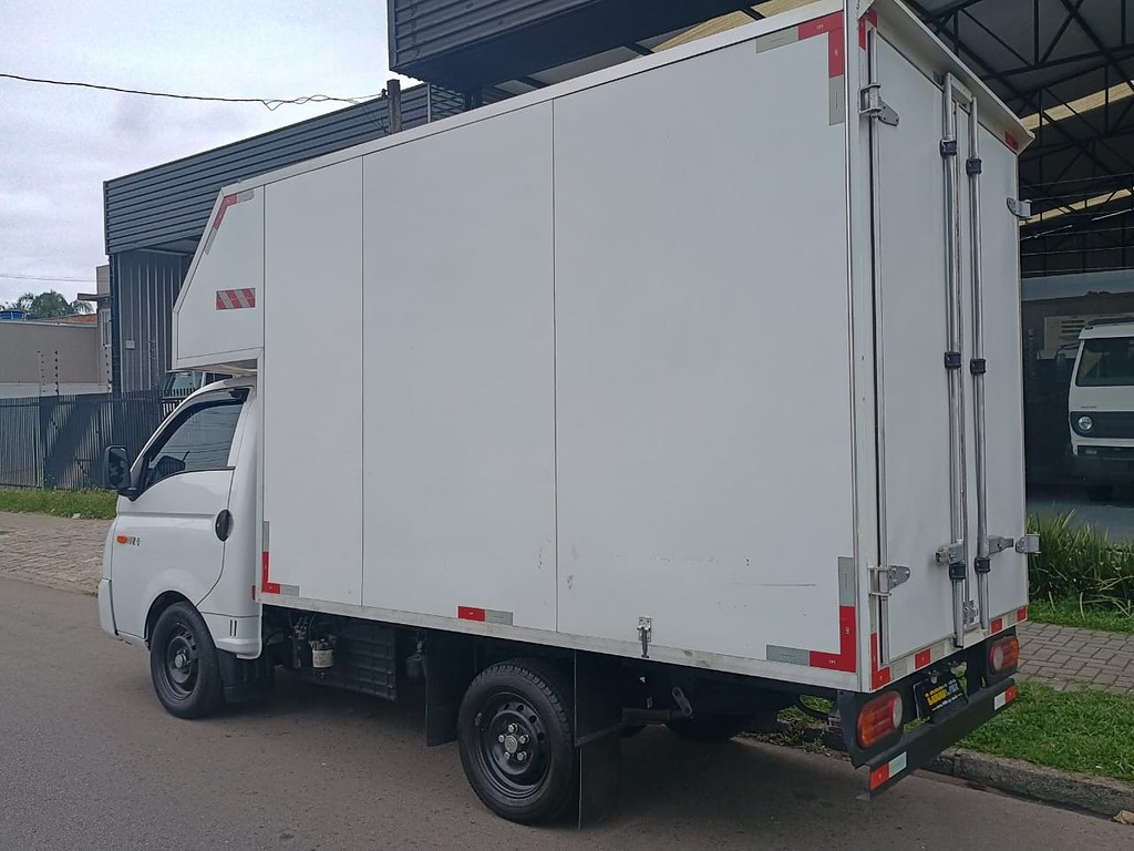 Caminhão HYUNDAI HR Baú Furgão ANO 2019 de 1.000CAR Curitiba no Paraná