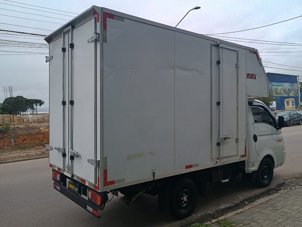 Caminhão HYUNDAI HR Baú Furgão ANO 2019 de 1.000CAR Curitiba no Paraná