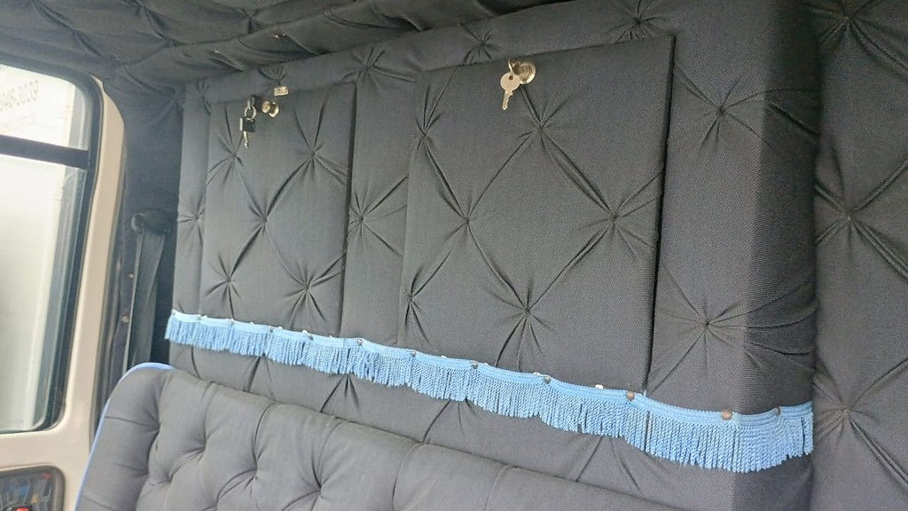 Caminhão FORD CARGO 816 Baú Furgão ANO 2013 de 1.000CAR Curitiba no Paraná