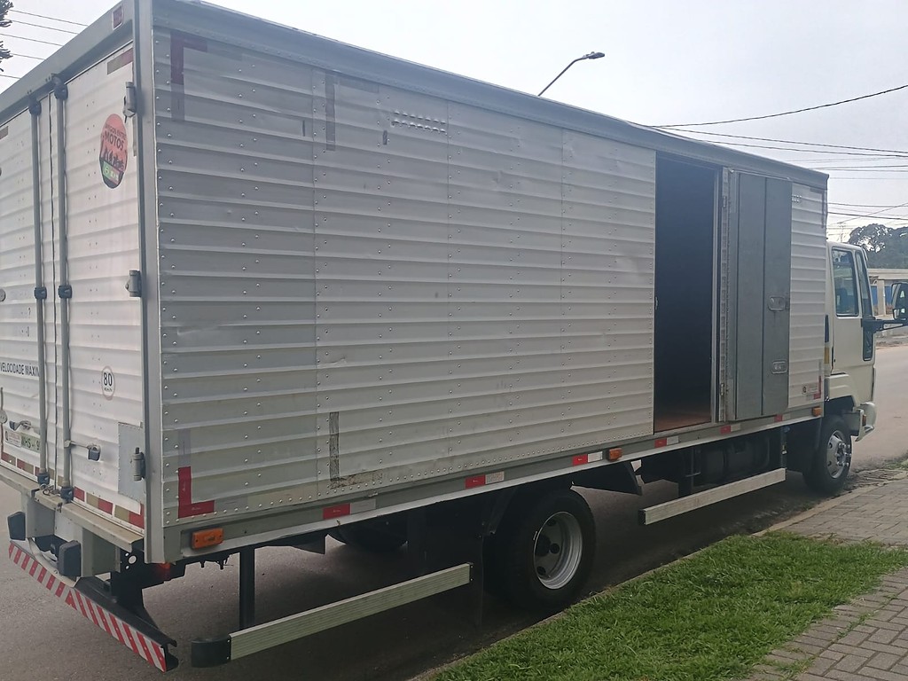 Caminhão FORD CARGO 816 Baú Furgão ANO 2013 de 1.000CAR Curitiba no Paraná