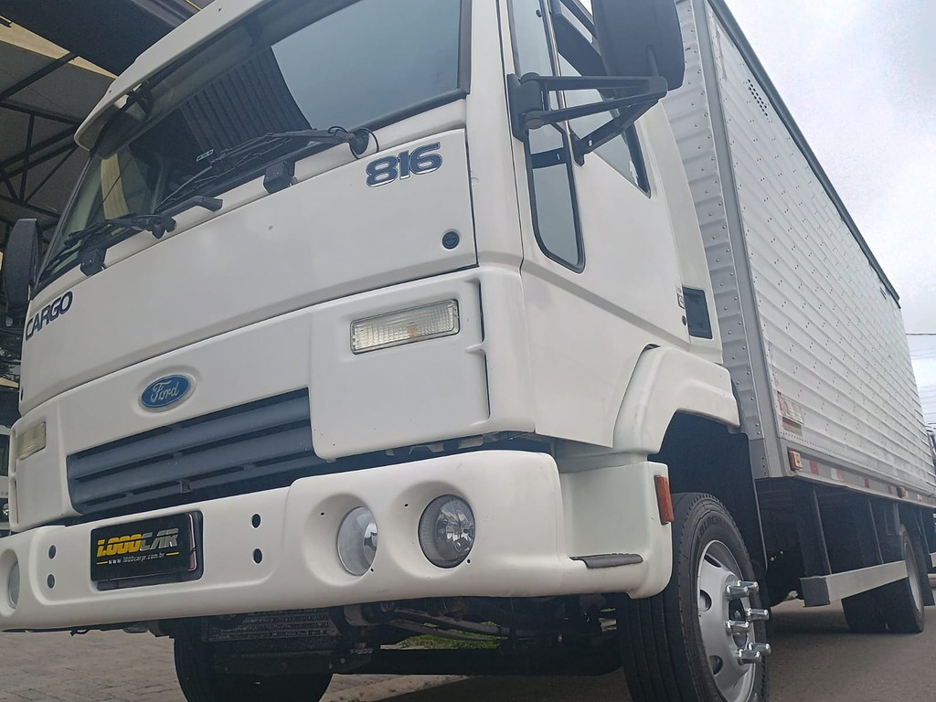 Caminhão FORD CARGO 816 Baú Furgão ANO 2013 de 1.000CAR Curitiba no Paraná