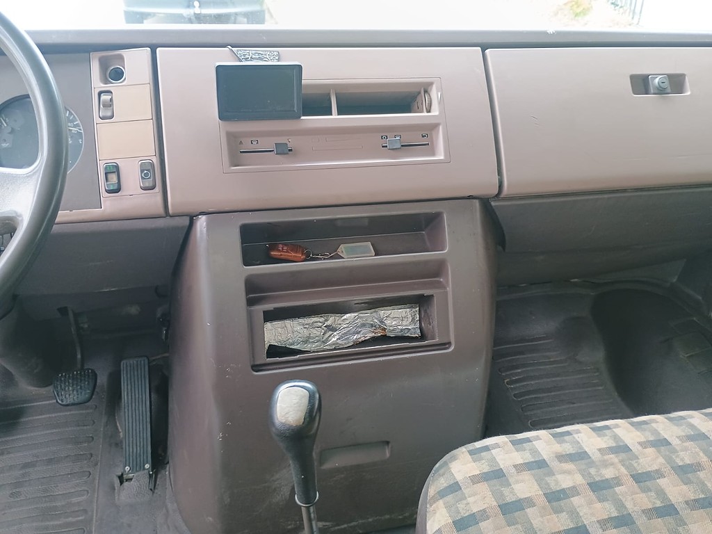 Caminhão MERCEDES BENZ MB 709 Carroceria ANO 1993 de 1.000CAR Curitiba no Paraná