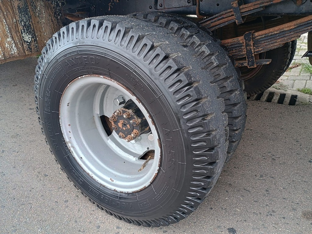 Caminhão MERCEDES BENZ MB 709 Carroceria ANO 1993 de 1.000CAR Curitiba no Paraná