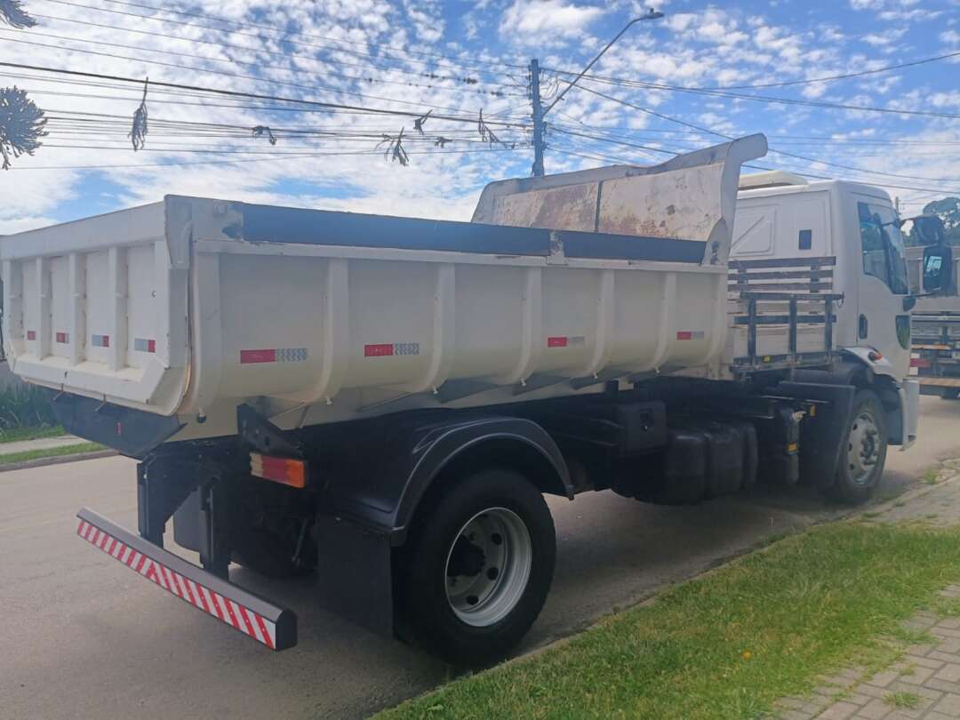 Caminhão FORD CARGO 1319 Caçamba Basculante ANO 2013 de 1.000CAR Curitiba no Paraná