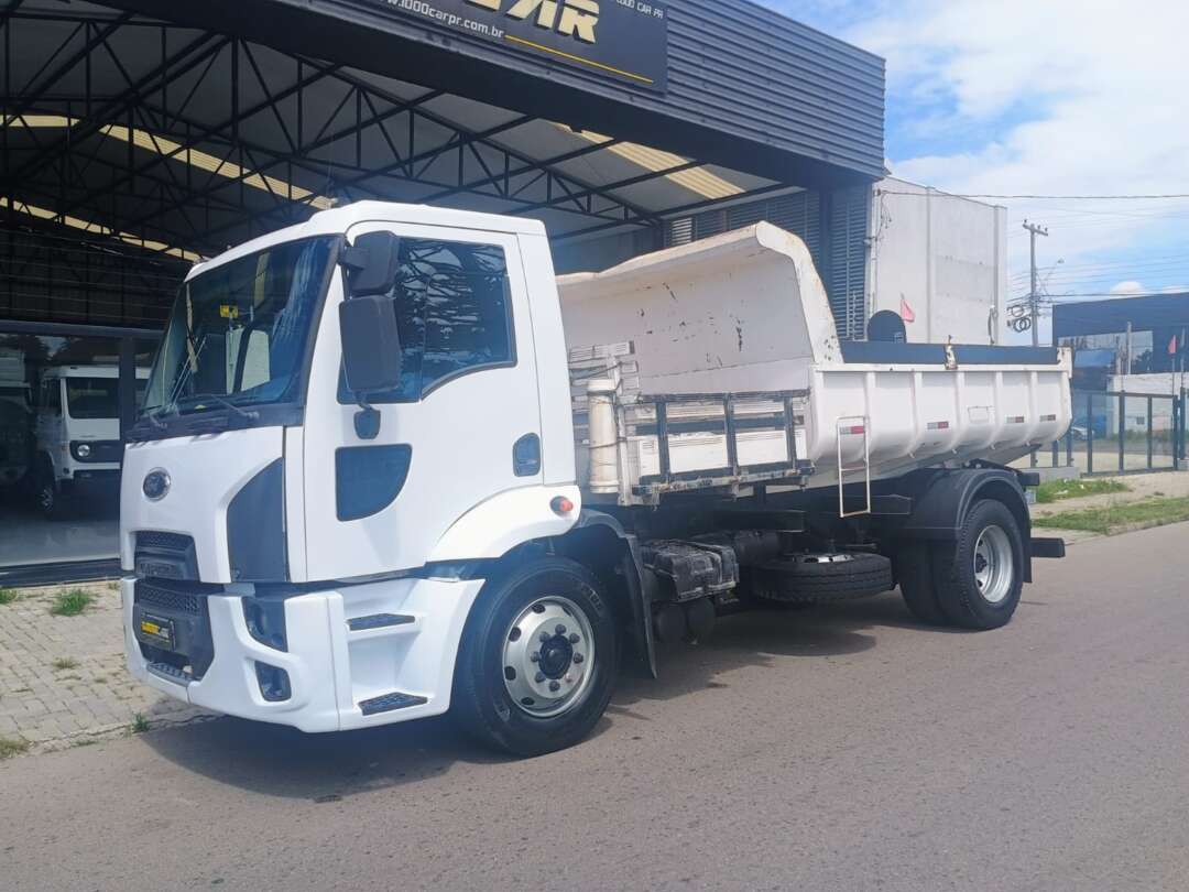 Caminhão FORD CARGO 1319 Caçamba Basculante ANO 2013 de 1.000CAR Curitiba no Paraná