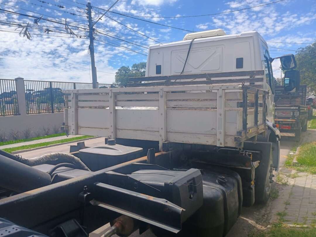Caminhão FORD CARGO 1319 Caçamba Basculante ANO 2013 de 1.000CAR Curitiba no Paraná