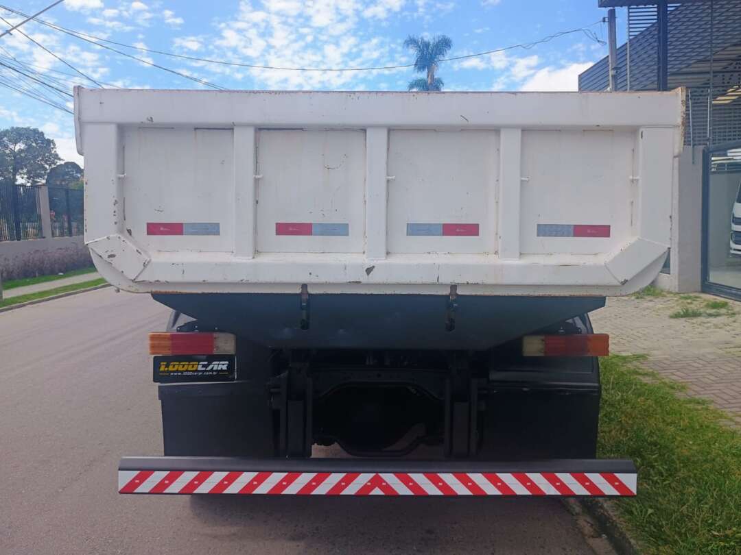 Caminhão FORD CARGO 1319 Caçamba Basculante ANO 2013 de 1.000CAR Curitiba no Paraná