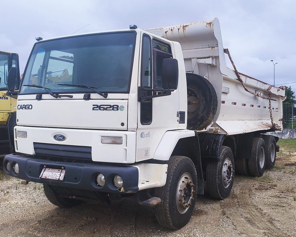 Caminhão FORD CARGO 2628 Caçamba Basculante ANO 2011 de Br Tratores no Paraná