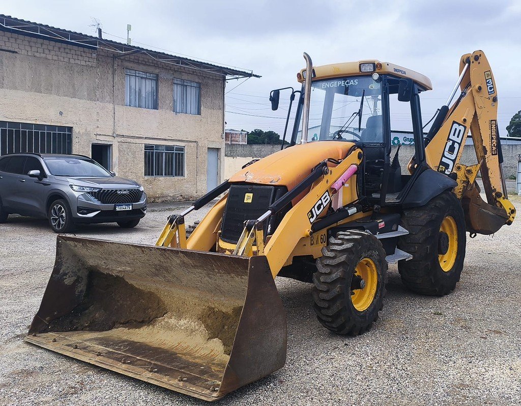 RETRO ESCAVADEIRA JCB 3С ANO 2015 de Br Tratores no Paraná