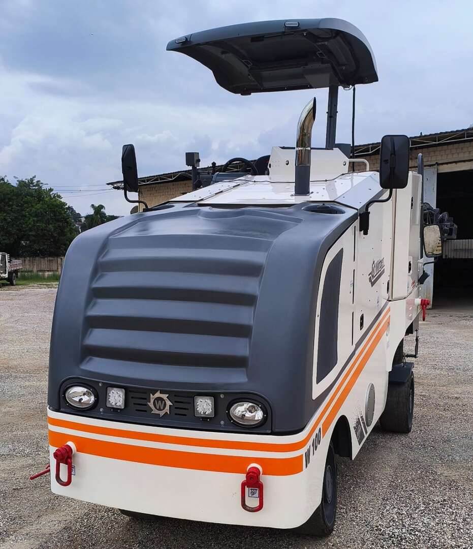 FRESADORA WIRTGEN W 100 ANO 2010 de Br Tratores no Paraná