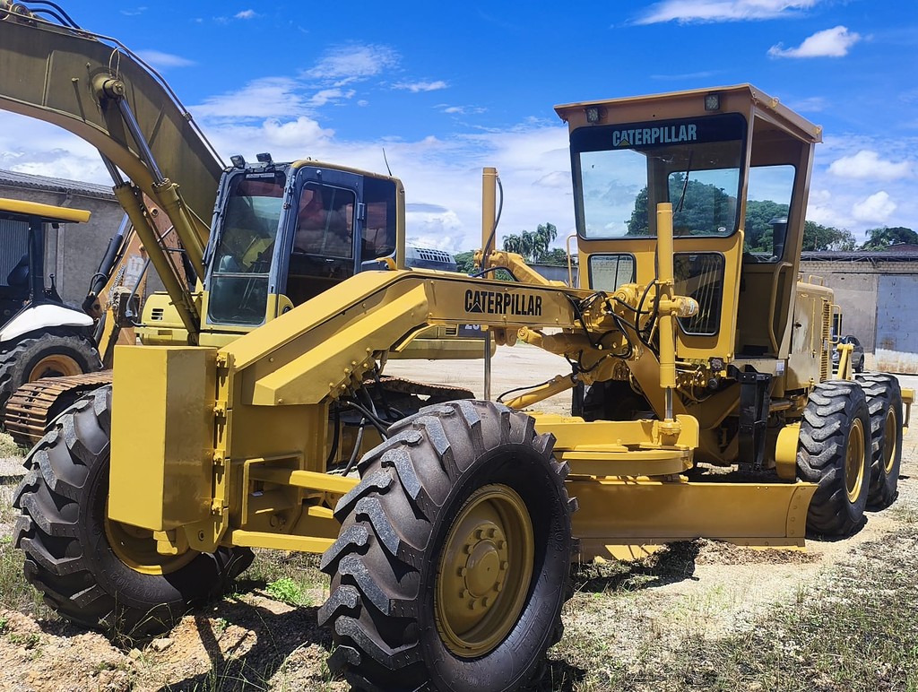 MOTONIVELADORA CATERPILLAR 120G ANO 1995 de Br Tratores no Paraná