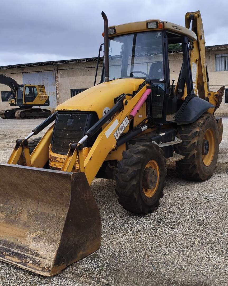 RETRO ESCAVADEIRA JCB 3CX ANO 2015 de Br Tratores no Paraná
