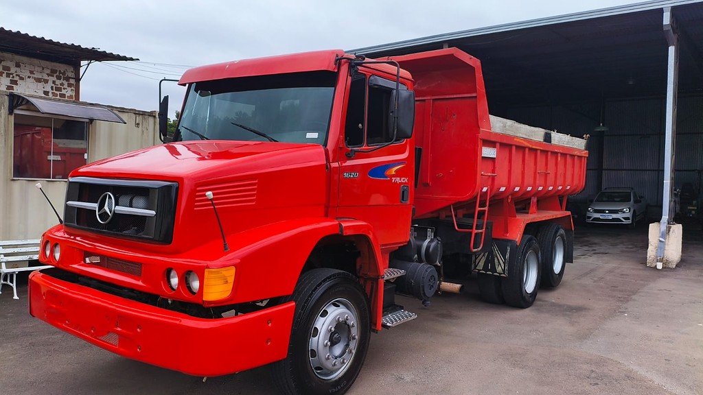 Caminhão MERCEDES BENZ MB 1620 Caçamba Basculante ANO 2003 de Br Tratores no Paraná
