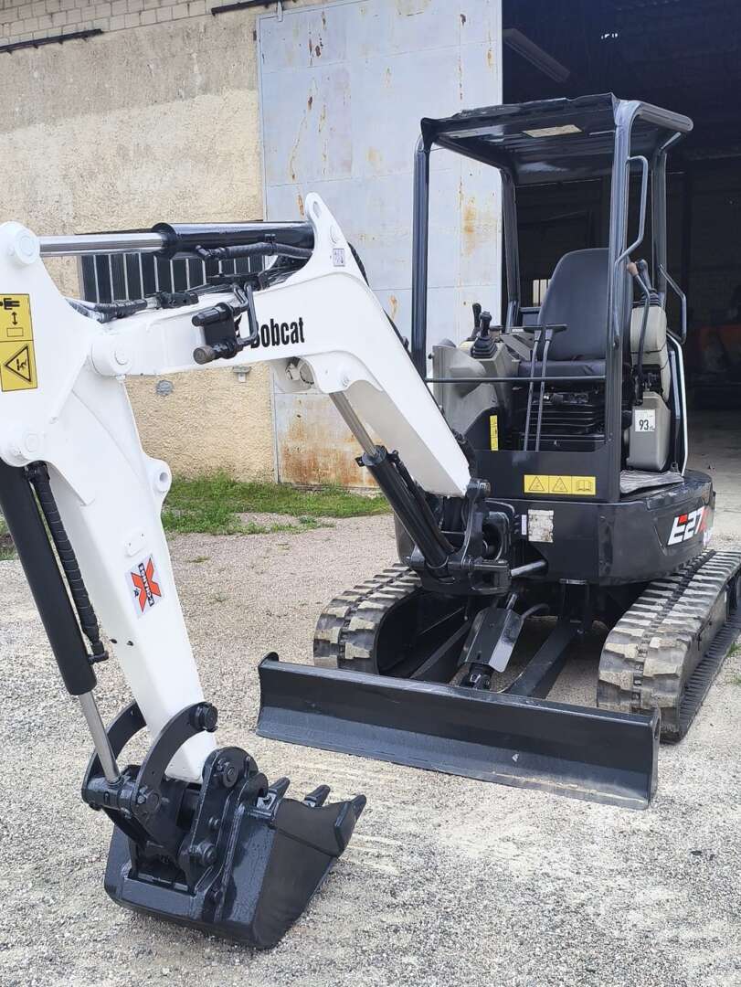 MINI ESCAVADEIRA BOBCAT E27Z ANO 2018 de Br Tratores no Paraná