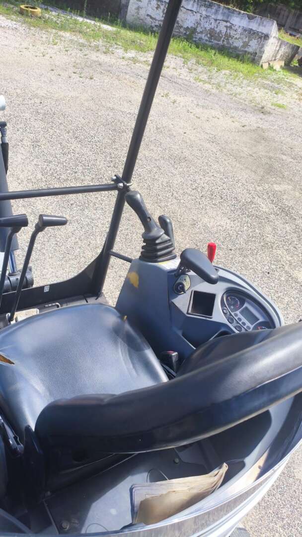 MINI ESCAVADEIRA BOBCAT E20Z ANO 2022 de Br Tratores no Paraná