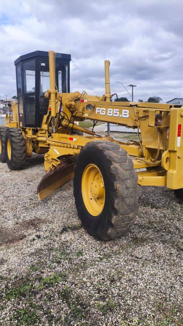 MOTONIVELADORA FIATALLIS FG85B ANO 1995 de Br Tratores no Paraná