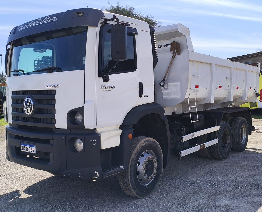 Caminhão VOLKSWAGEN VW 26280 Caçamba Basculante ANO 2016 de Br Tratores no Paraná