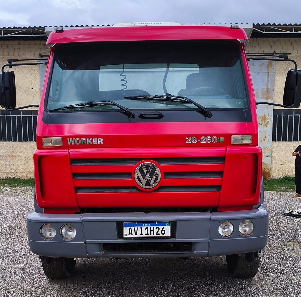 Caminhão VOLKSWAGEN VW 26260 Caçamba Basculante ANO 2012 de Br Tratores no Paraná
