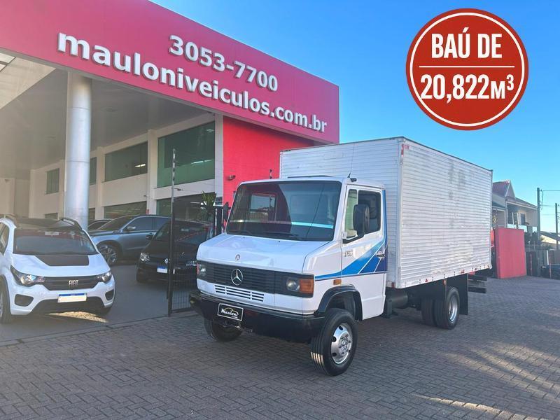 Caminhão MERCEDES BENZ MB 710 Baú Furgão ANO 2003 de Mauloni Veiculos no Paraná