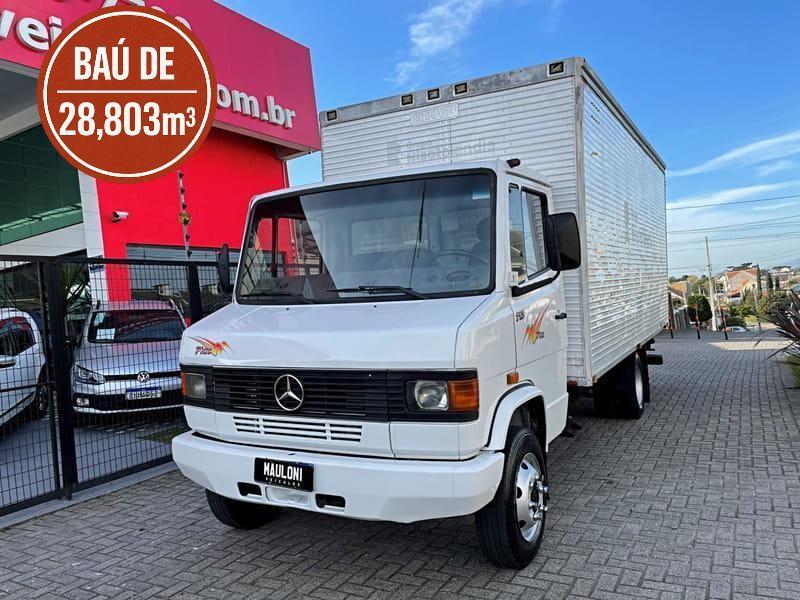 Caminhão MERCEDES BENZ MB 710 Baú Furgão ANO 2009 de Mauloni Veiculos no Paraná