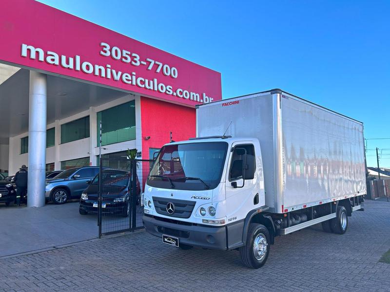 Caminhão MERCEDES BENZ MB 1016 Baú Furgão ANO 2022 de Mauloni Veiculos no Paraná