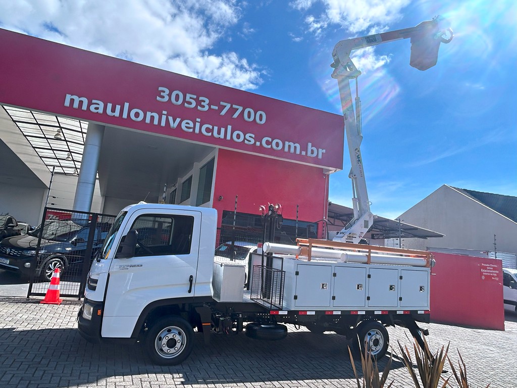 Caminhão VOLKSWAGEN DELIVERY EXPRESS Cesto Aereo Isolado ANO 2019 de Mauloni Veiculos no Paraná