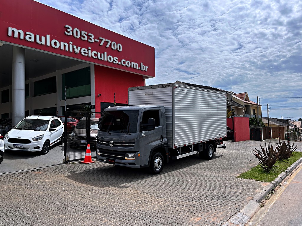 Caminhão VOLKSWAGEN VW 6170 Baú Furgão ANO 2024 de Mauloni Veiculos no Paraná