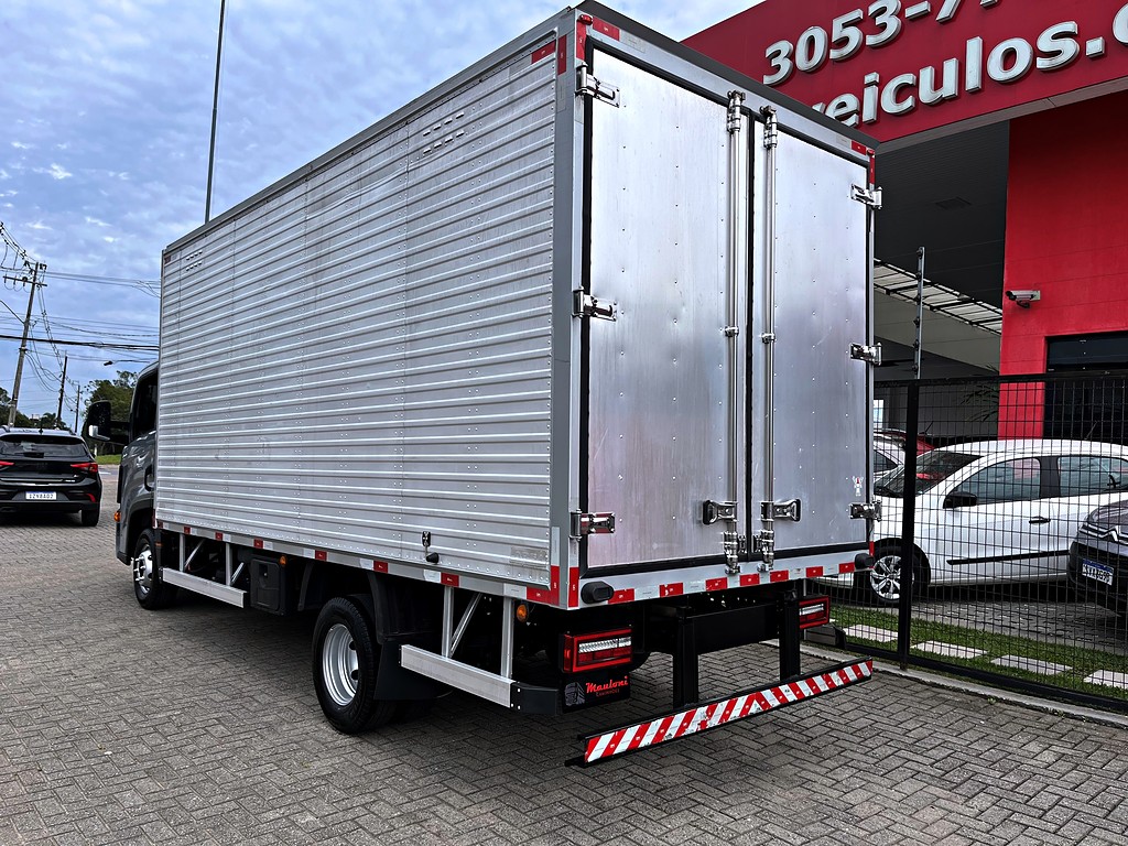 Caminhão VOLKSWAGEN VW 6170 Baú Furgão ANO 2024 de Mauloni Veiculos no Paraná