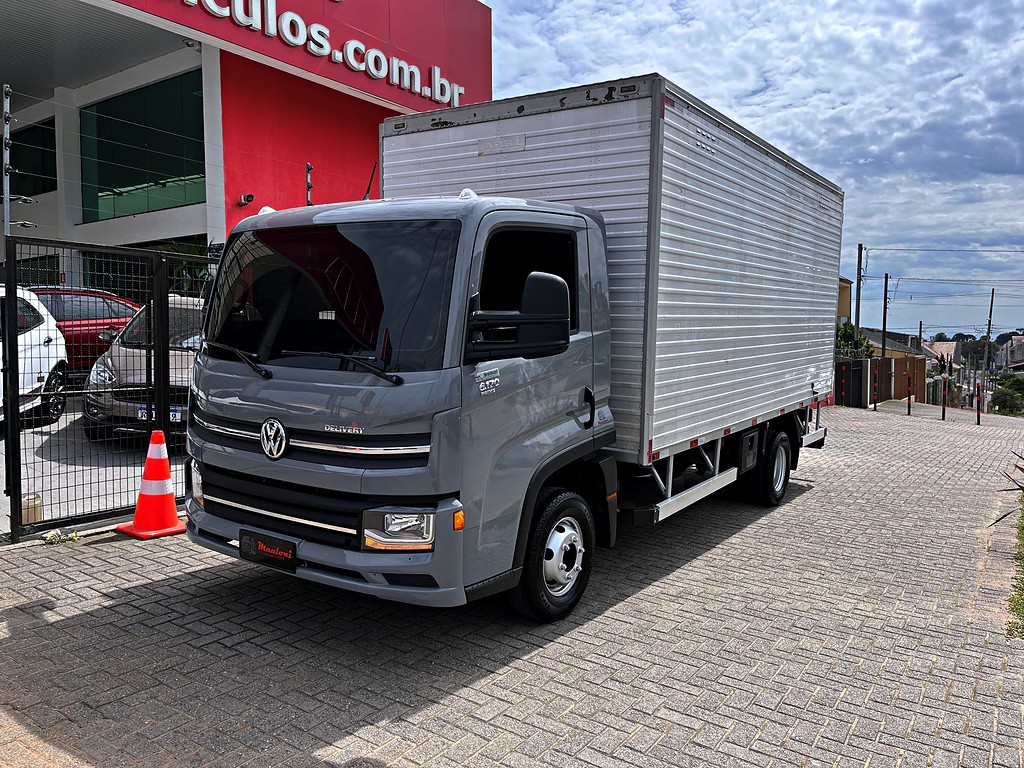 Caminhão VOLKSWAGEN VW 6170 Baú Furgão ANO 2024 de Mauloni Veiculos no Paraná