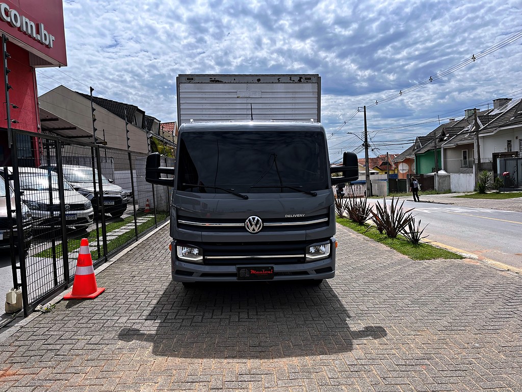 Caminhão VOLKSWAGEN VW 6170 Baú Furgão ANO 2024 de Mauloni Veiculos no Paraná