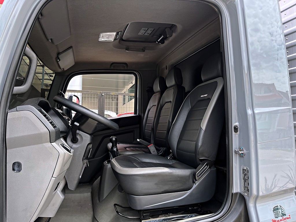 Caminhão VOLKSWAGEN VW 6170 Baú Furgão ANO 2024 de Mauloni Veiculos no Paraná