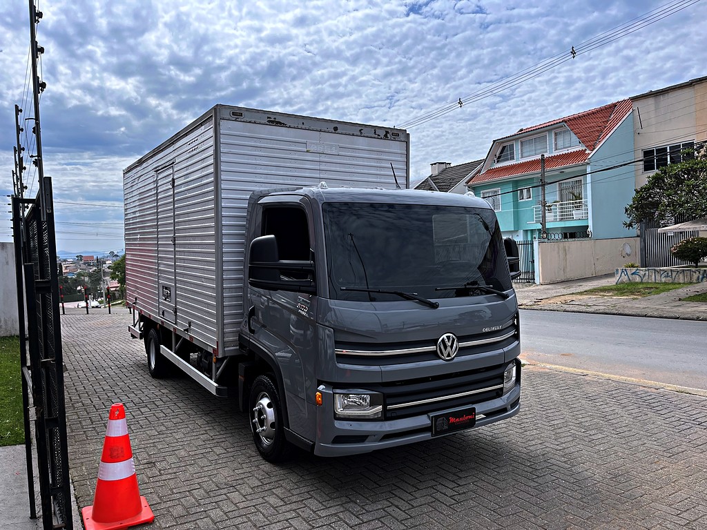 Caminhão VOLKSWAGEN VW 6170 Baú Furgão ANO 2024 de Mauloni Veiculos no Paraná