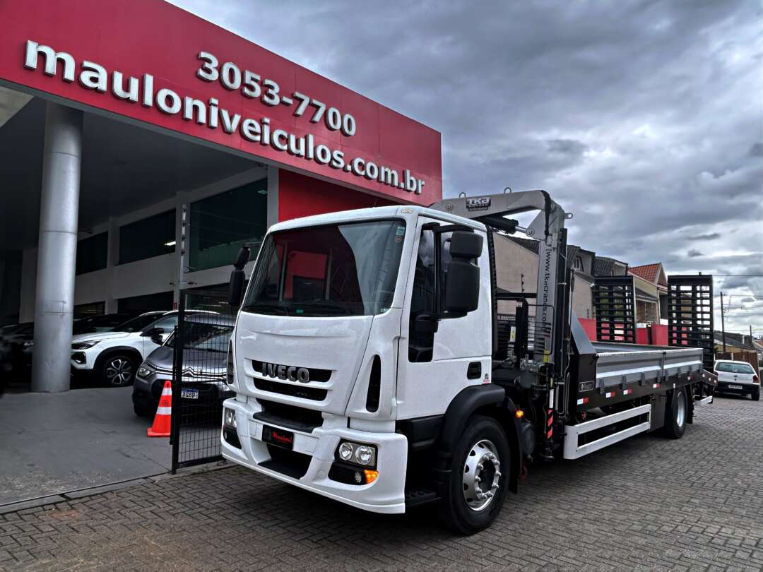 Caminhão IVECO TECTOR 170E21 Plataforma Guincho ANO 2022 de Mauloni Veiculos no Paraná