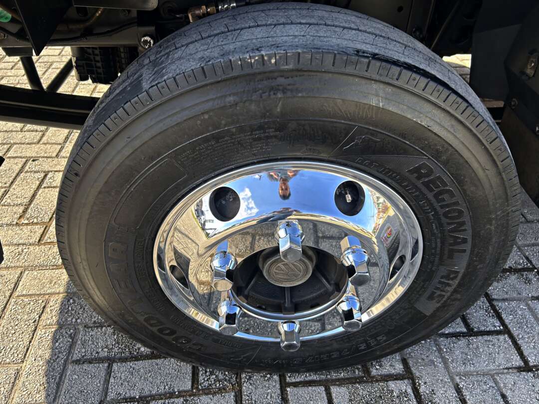 Caminhão VOLKSWAGEN VW 11180 Baú Frigorífico ANO 2024 de Mauloni Veiculos no Paraná