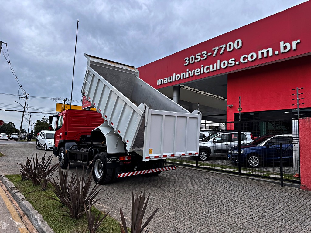 Caminhão MERCEDES BENZ MB 1719 Caçamba Basculante ANO 2025 de Mauloni Veiculos no Paraná