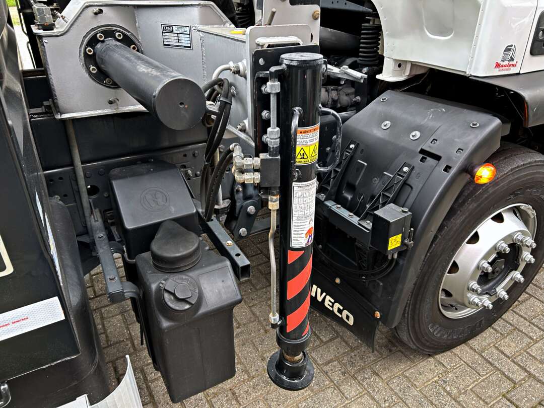 Caminhão IVECO TECTOR 170E21 Plataforma Guincho ANO 2022 de Mauloni Veiculos no Paraná