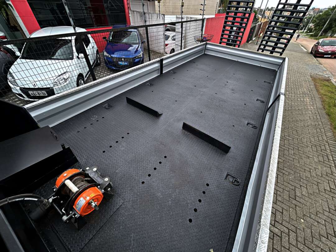 Caminhão IVECO TECTOR 170E21 Plataforma Guincho ANO 2022 de Mauloni Veiculos no Paraná