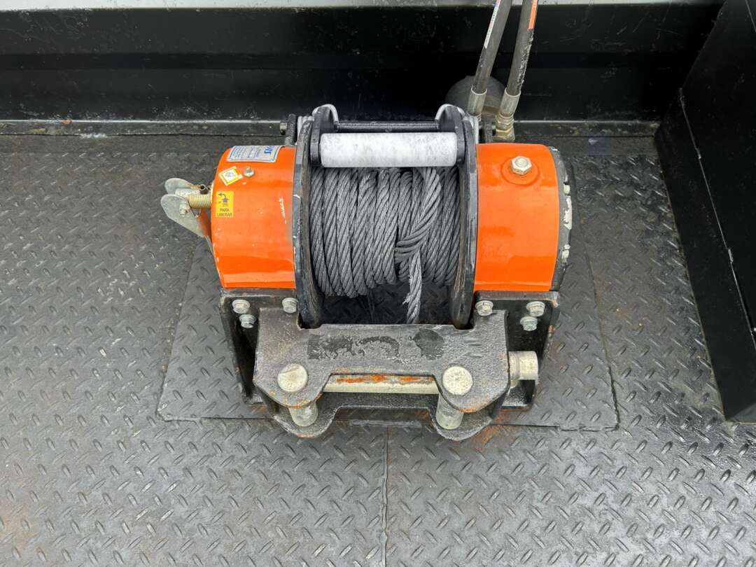 Caminhão IVECO TECTOR 170E21 Plataforma Guincho ANO 2022 de Mauloni Veiculos no Paraná