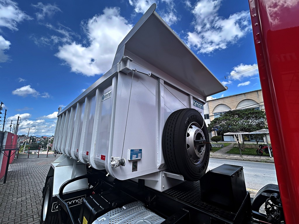 Caminhão MERCEDES BENZ MB 1719 Caçamba Basculante ANO 2025 de Mauloni Veiculos no Paraná